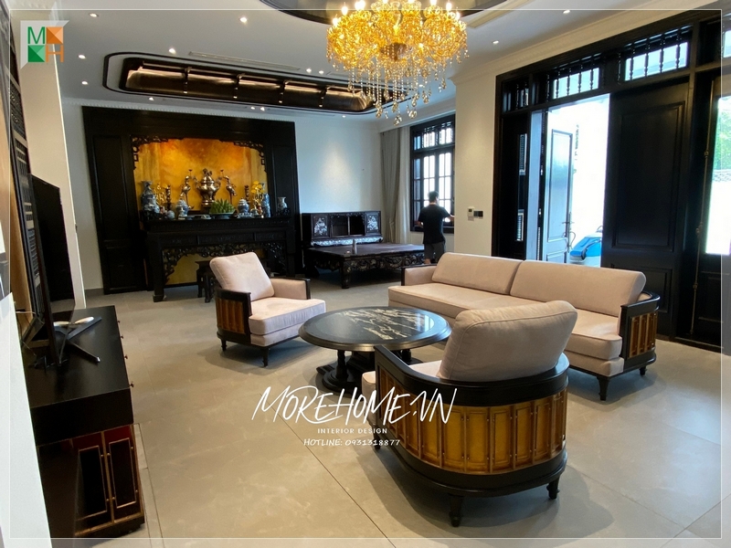 Bàn trà tròn gỗ tự nhiên phong cách indochine nội thất không thể thiếu trong không gian phòng khách mang lại sự tiện lợi và thẩm mỹ cao.